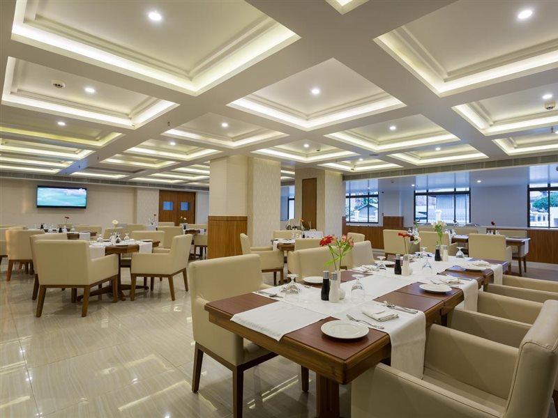 Classic Grande,A Member Of Radisson Imphal Eksteriør billede