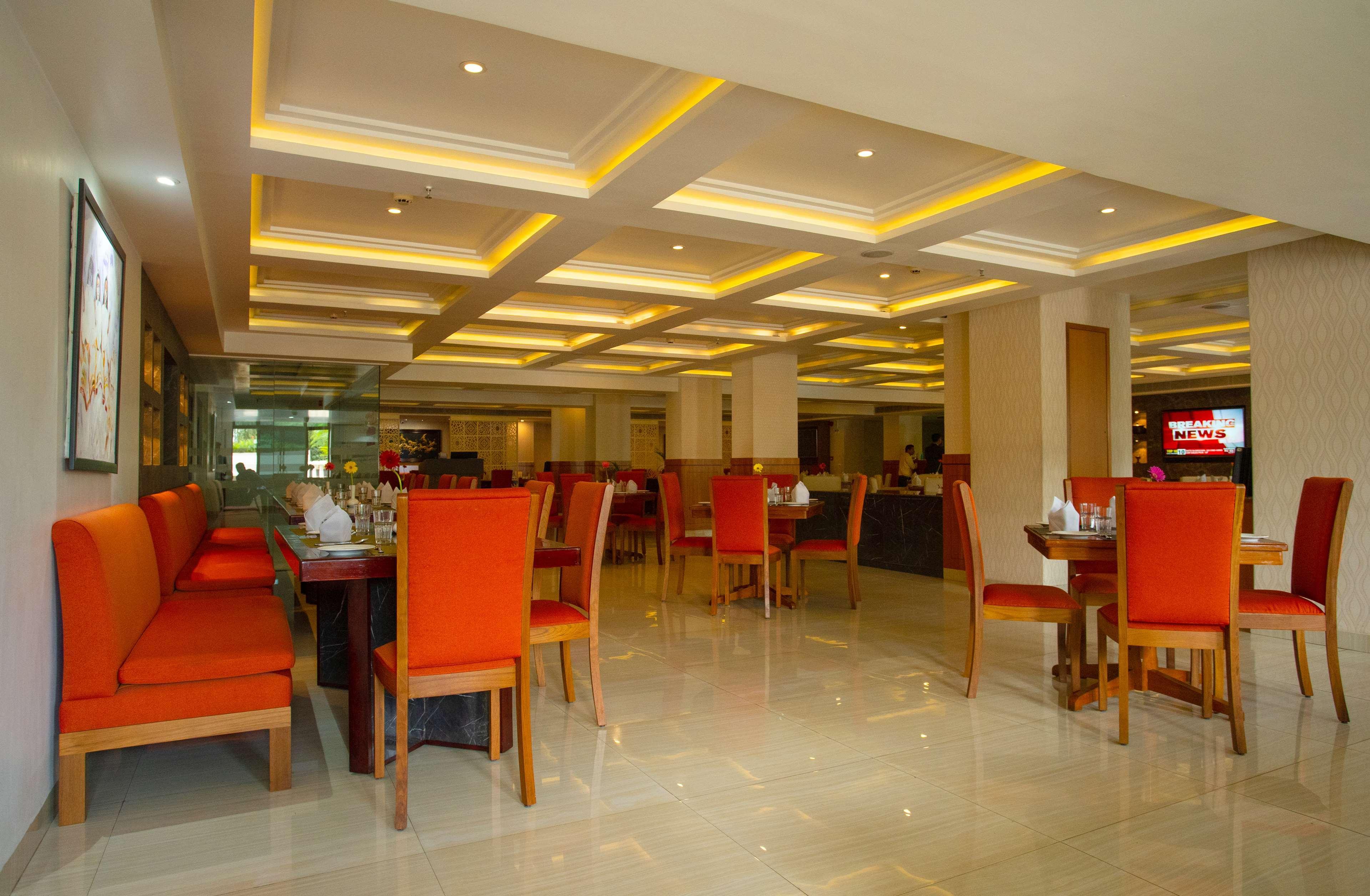 Classic Grande,A Member Of Radisson Imphal Eksteriør billede