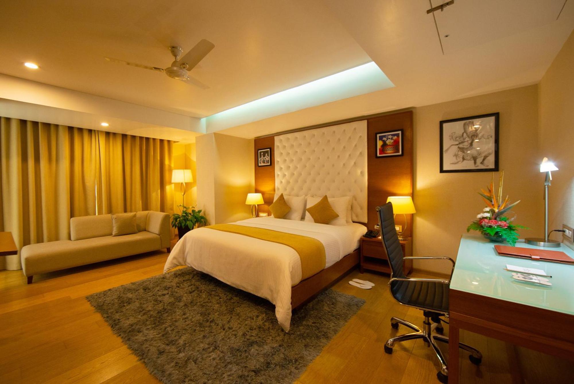 Classic Grande,A Member Of Radisson Imphal Eksteriør billede