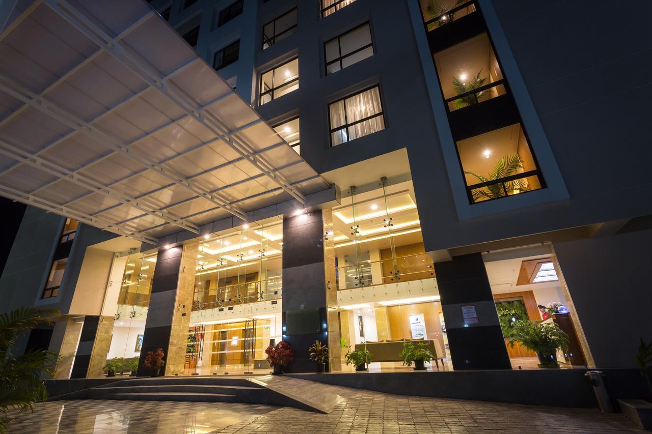 Classic Grande,A Member Of Radisson Imphal Eksteriør billede