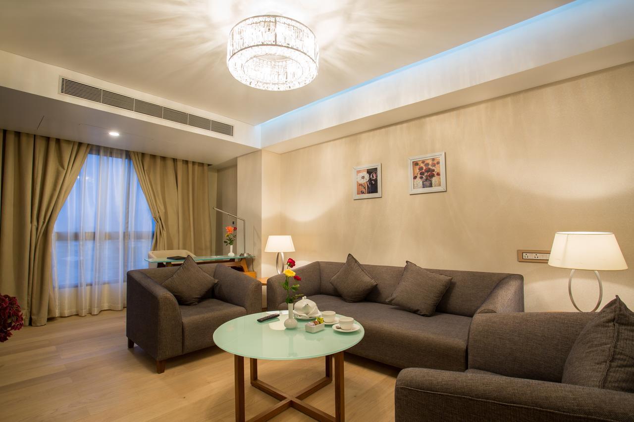 Classic Grande,A Member Of Radisson Imphal Eksteriør billede