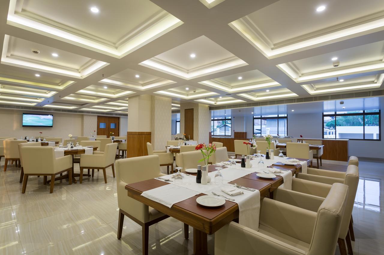 Classic Grande,A Member Of Radisson Imphal Eksteriør billede