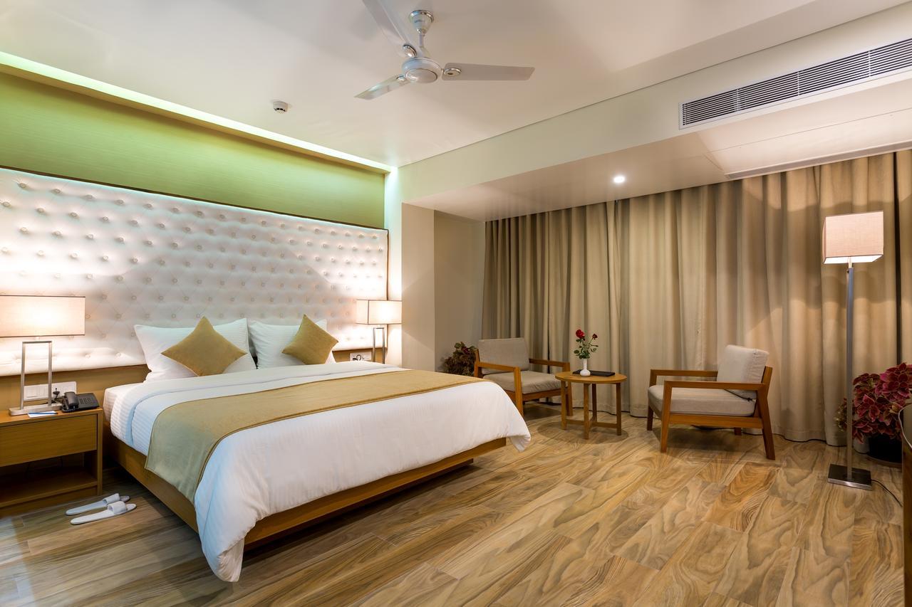 Classic Grande,A Member Of Radisson Imphal Eksteriør billede